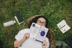 Premiers pas en aromathérapie avec des solutions efficaces contre les petits maux du quotidien
