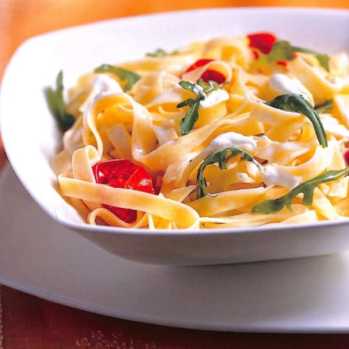 Tagliatelles au chèvre frais au thym et à la menthe poivrée